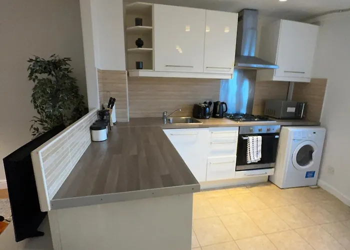 2 Bed House Near Canary Wharf
