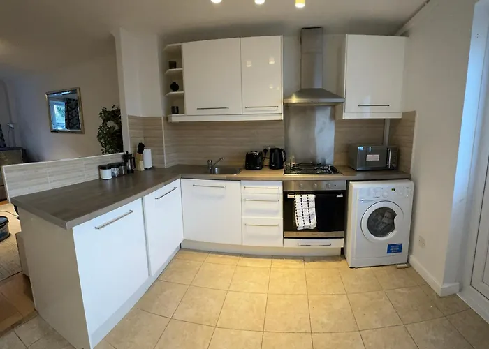 2 Bed House Near Canary Wharf